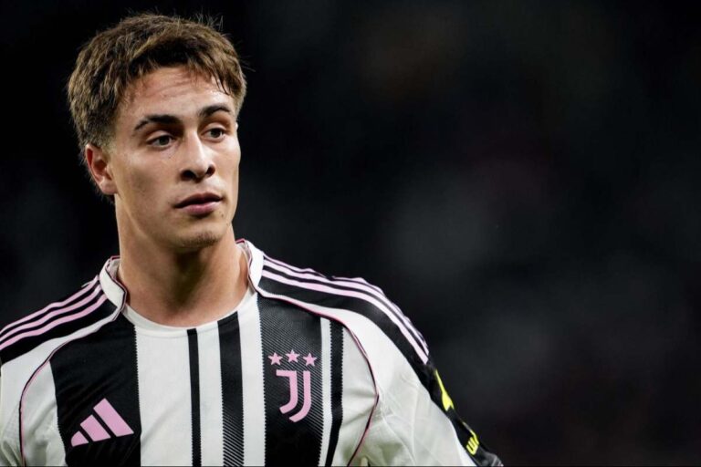 Kenan Yildiz, numero 10 della Juventus, durante una partita di Serie A 2025/2026 allo Stadium di Torino.