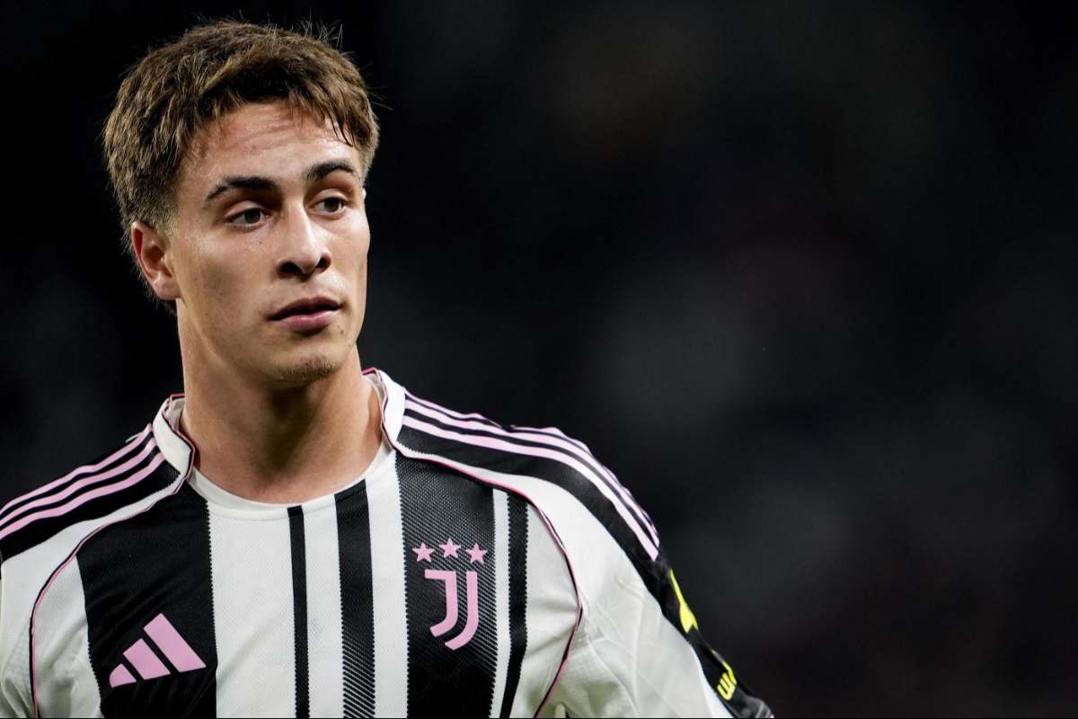 Kenan Yildiz, numero 10 della Juventus, durante una partita di Serie A 2025/2026 allo Stadium di Torino.