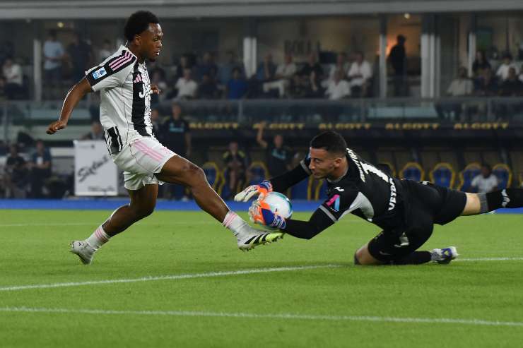Lois Openda in azione con la Juve