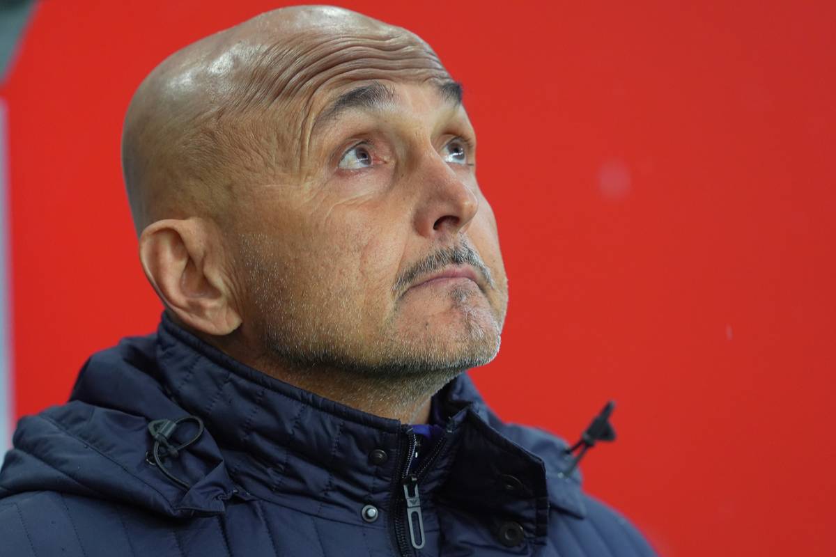 Luciano Spalletti in campo per le qualificazioni ai prossimi Mondiali, nella partita contro la Norvegia