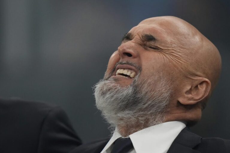 L'ex CT della Nazionale, Luciano Spalletti, sconsolato nel corso del match di Nations League tra Italia e Germania