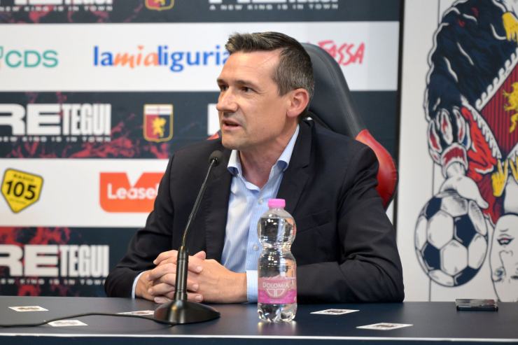 Il direttore sportivo del Genoa Marco Ottolini nel corso di una conferenza stampa