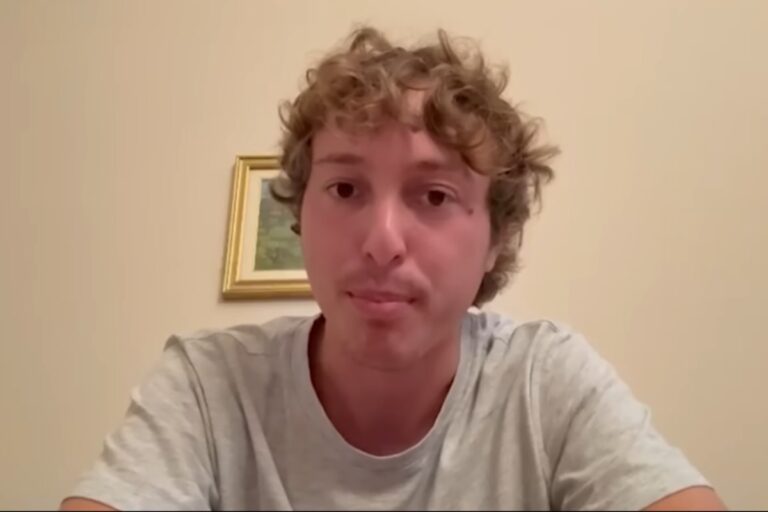 Matteo Moretto durante un collegamento video nel 2025 mentre commenta le valutazioni della Juventus sul nuovo direttore sportivo.