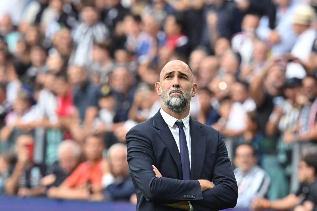 Tudor guarda in alto serio