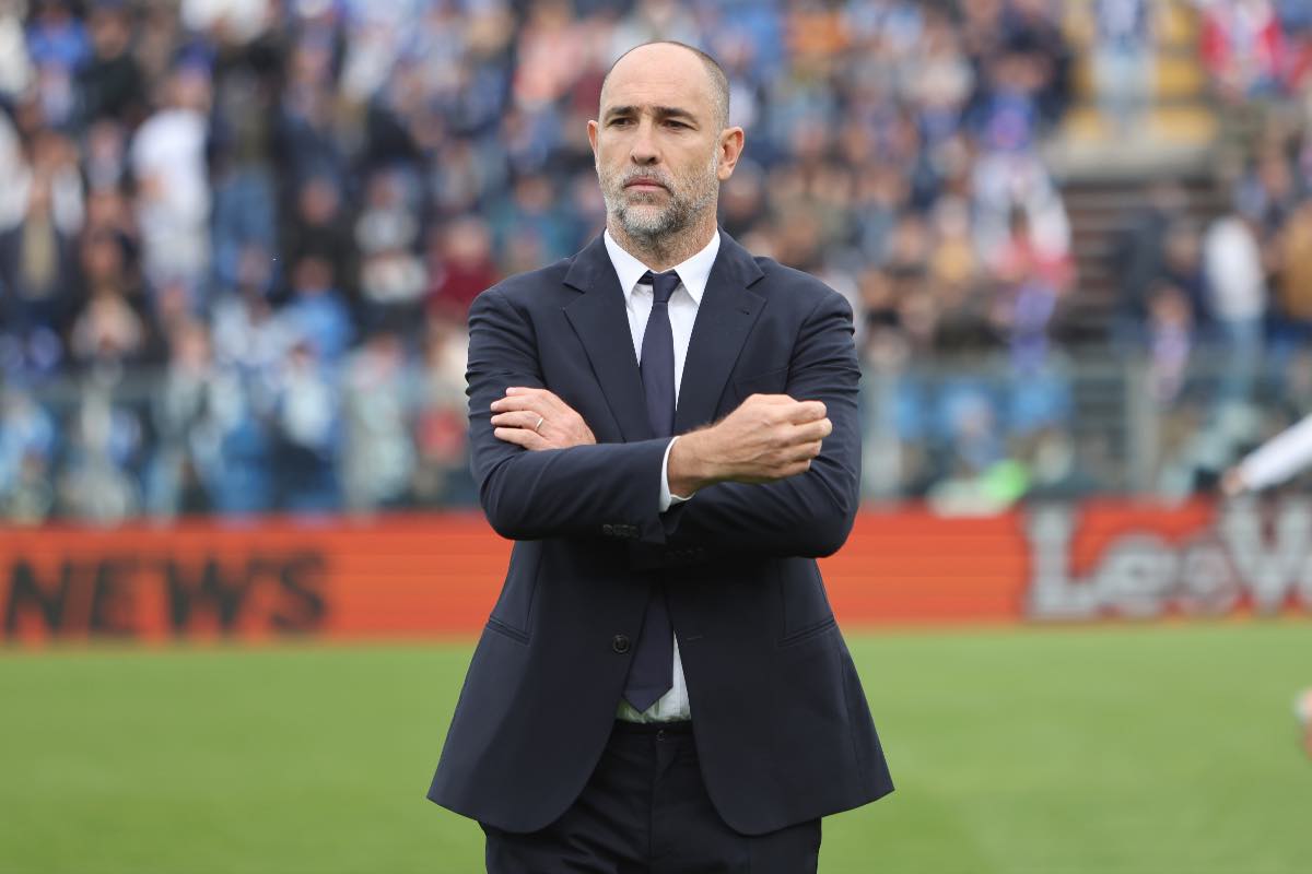 Igor Tudor osserva la partita della Juventus dalla panchina durante la stagione 2025/2026 di Serie A.