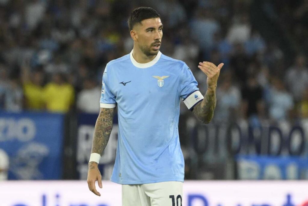 Zaccagni in campo dà indicazioni ai compagni