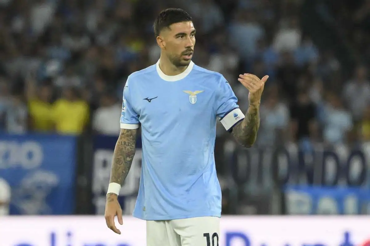 Zaccagni in campo dà indicazioni ai compagni