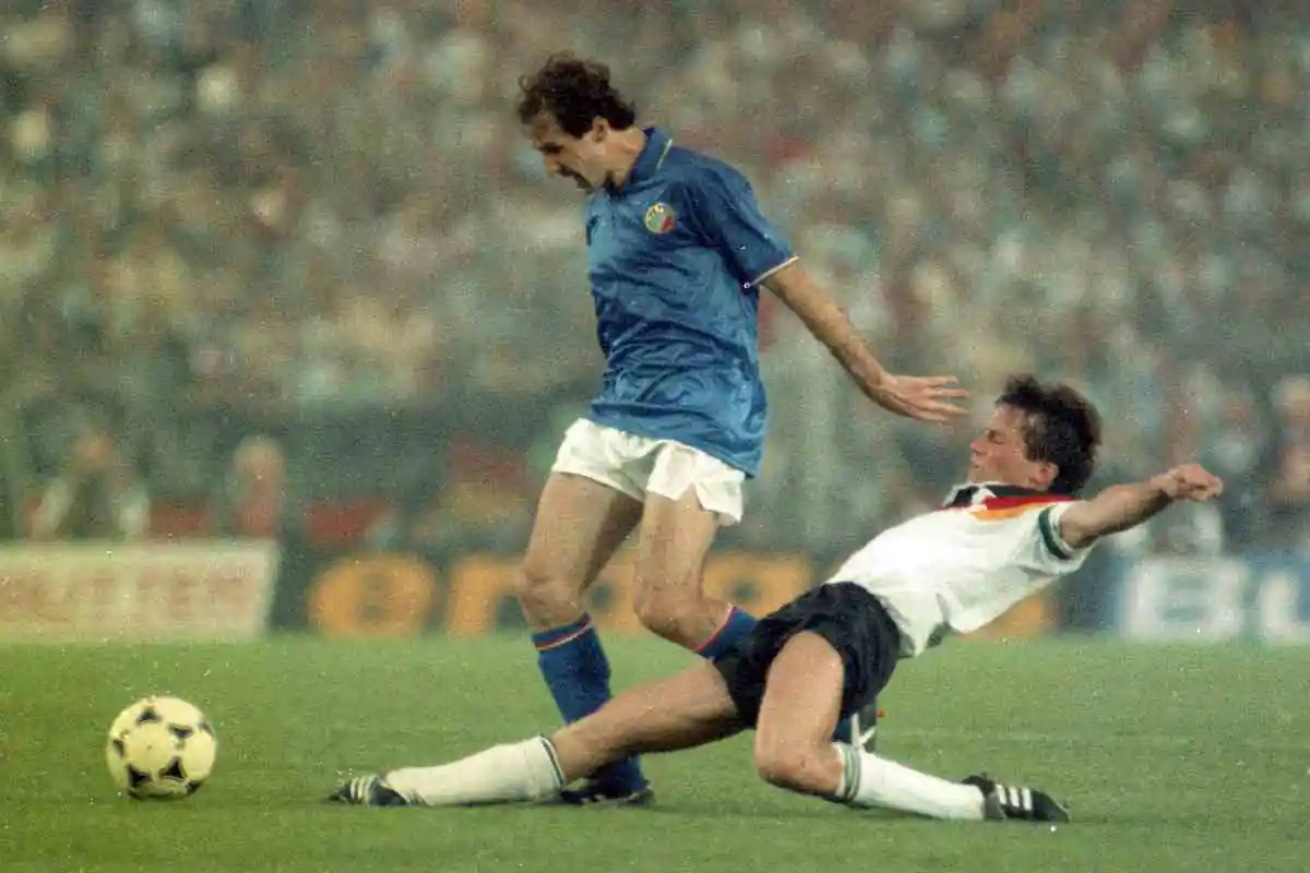 Baresi in contrasto con Matthaus durante una sfida tra Italia e Germania