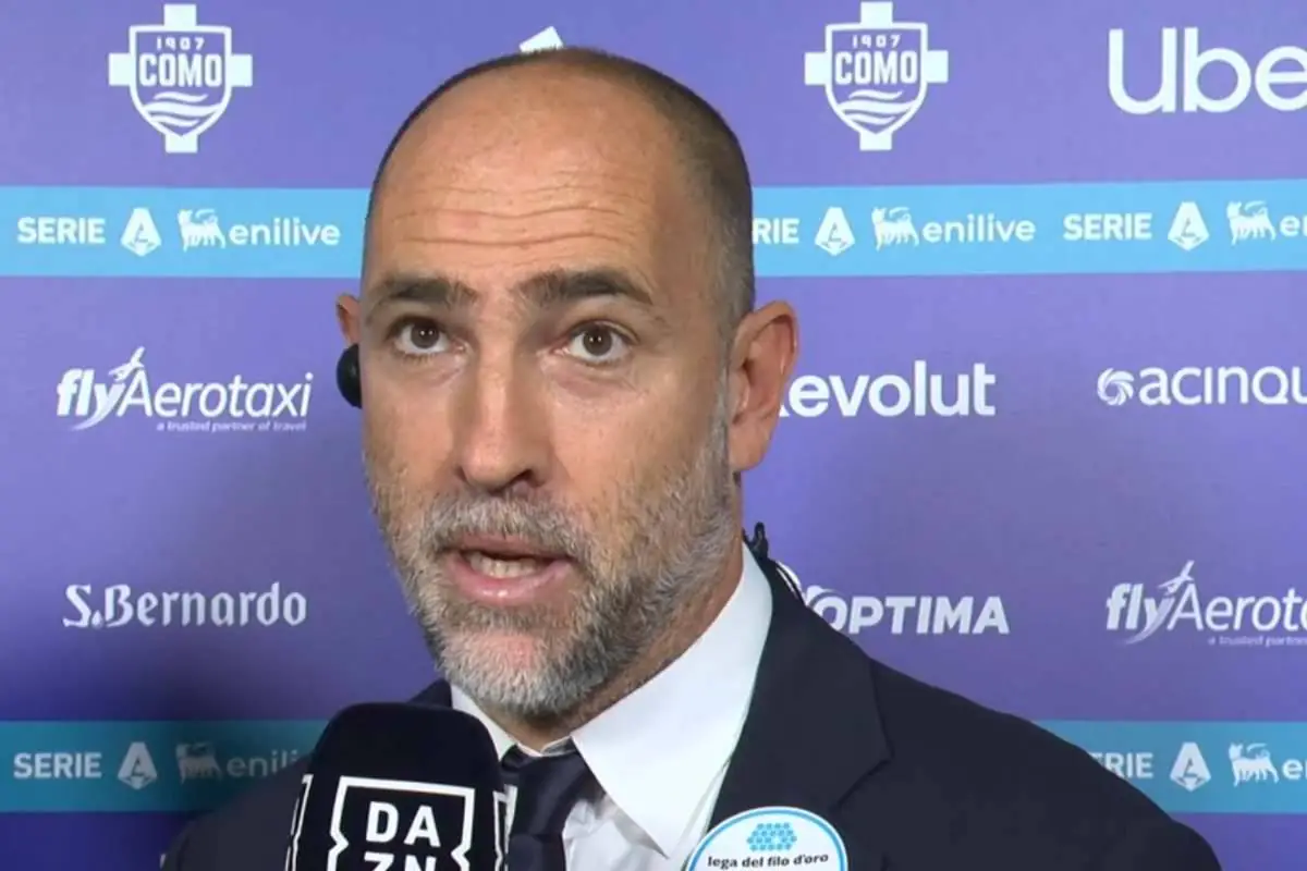 Igor Tudor durante l’intervista DAZN dopo Como–Juventus nel 2025, in primo piano davanti al backdrop della Serie A.