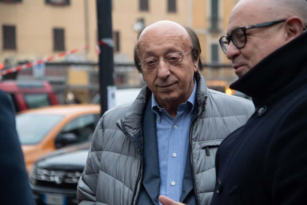 Luciano Moggi in primo piano