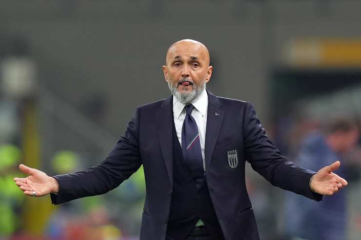 Spalletti mentre allena in una gara della Nazionale