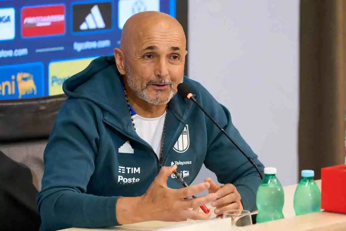 Luciano Spalletti in una conferenza stampa con la Nazionale