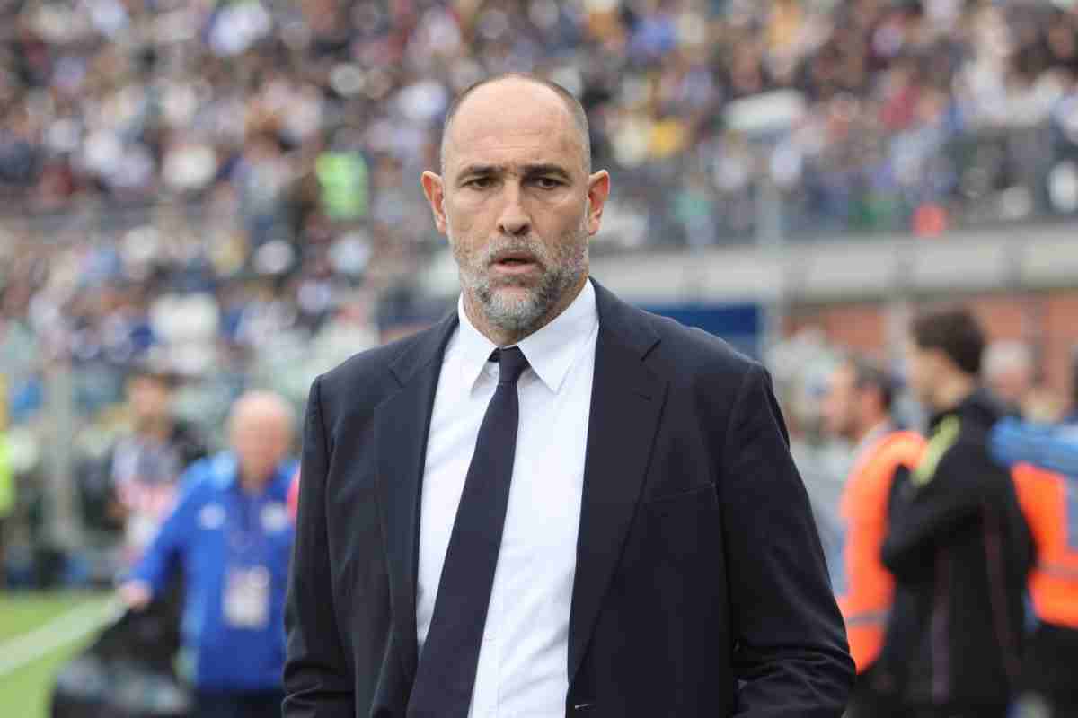 Igor Tudor, allenatore della Juventus, concentrato a bordocampo durante una partita di Serie A 2025/26.