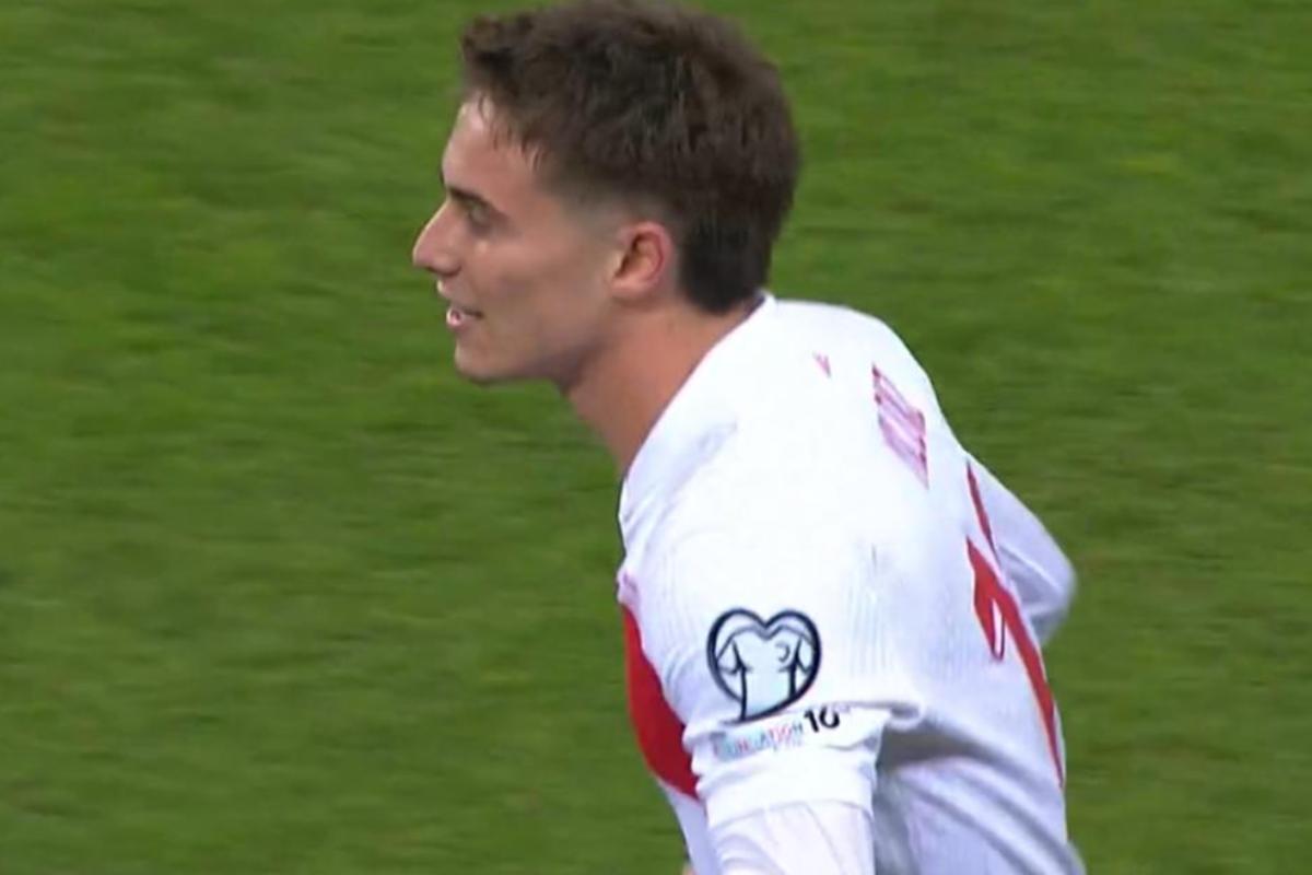 Kenan Yildiz esulta dopo aver segnato il gol dell’1-0 con la Turchia contro la Georgia nelle qualificazioni ai Mondiali 2026.