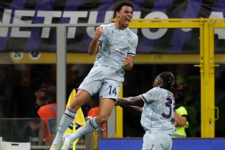 Arthur Atta con la maglia dell'Udinese esulta contro l'Inter