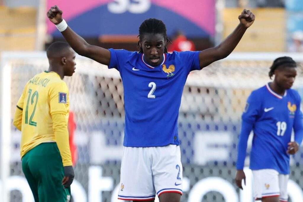 Beyuku esulta con la maglia della Nazionale francese U20