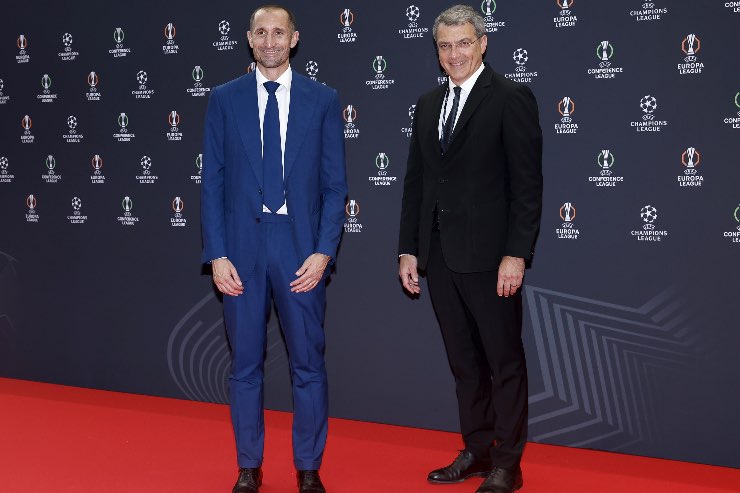 Juventus, Comolli e Chiellini sorridono alle telecamere