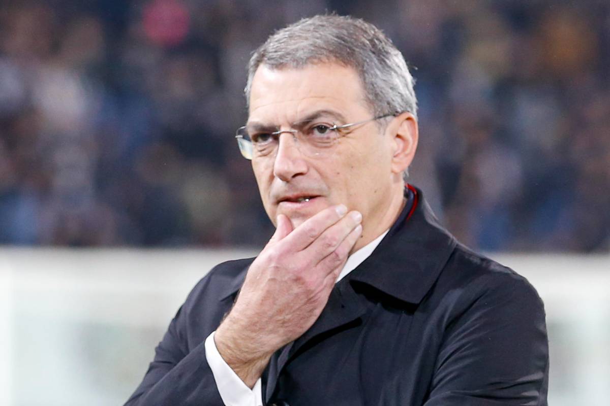 Il DG della Juventus Damien Comolli pensieroso prima di una partita di campionato allo stadio Giovanni Zini