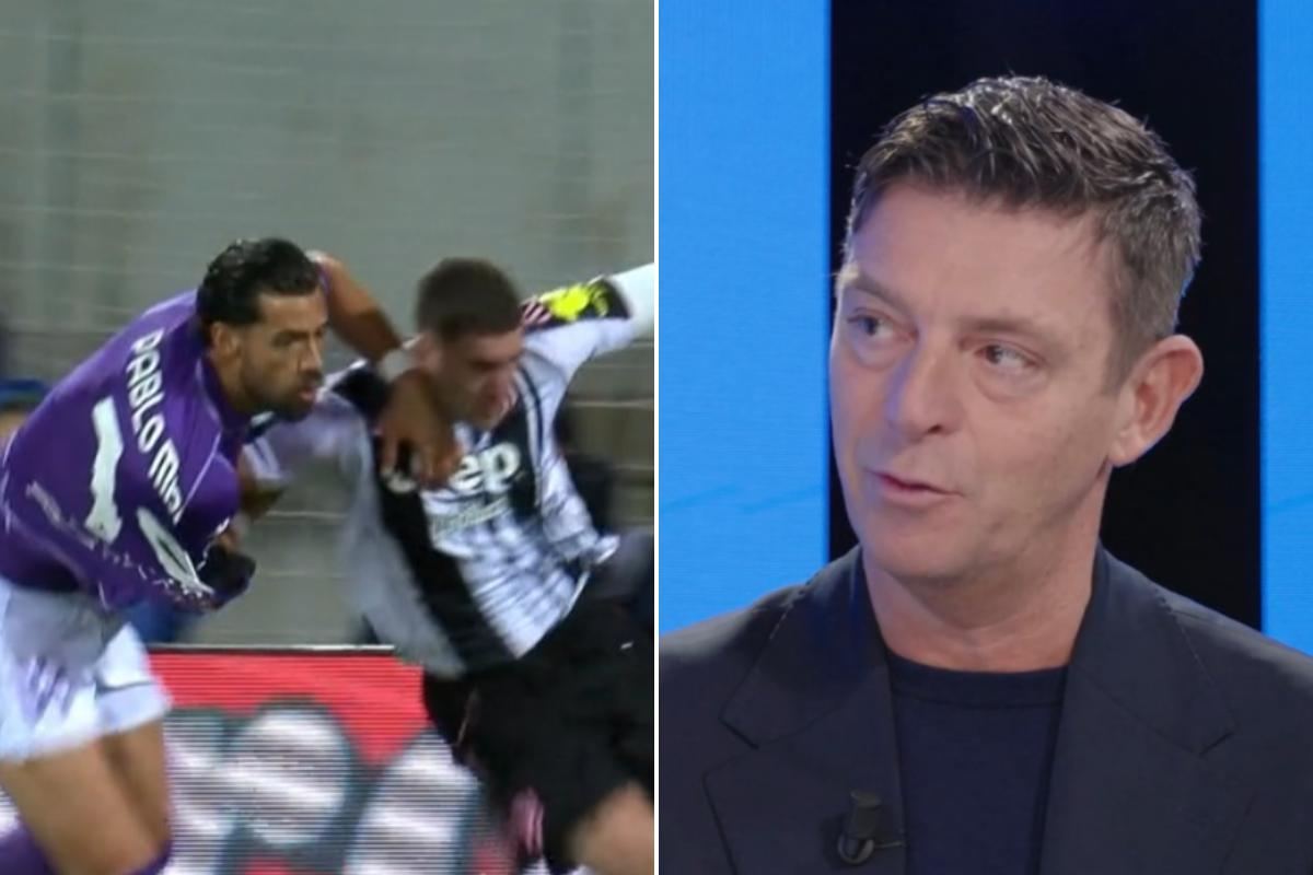 Il contatto tra Dusan Vlahović e Pablo Marí durante la partita di campionato tra Fiorentina e Juventus