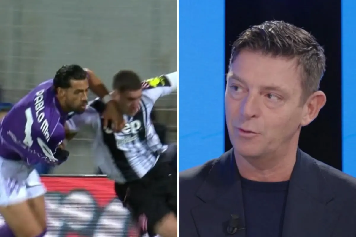 Il contatto tra Dusan Vlahović e Pablo Marí durante la partita di campionato tra Fiorentina e Juventus