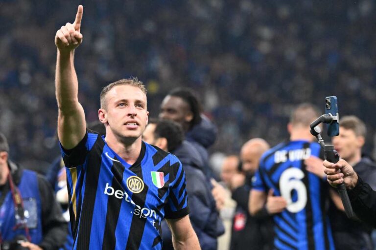 Frattesi mentre esulta con l'Inter