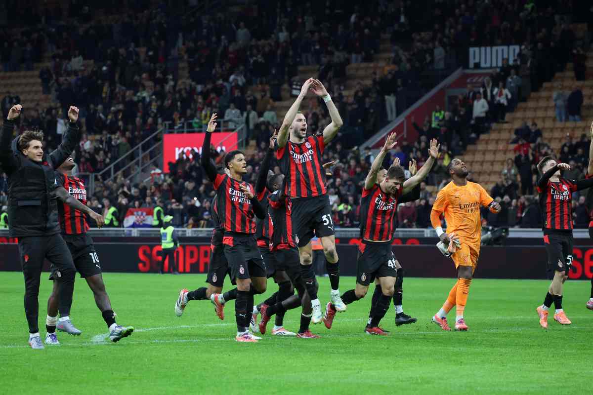 I calciatori del Milan esultano dopo una vittoria in Serie A