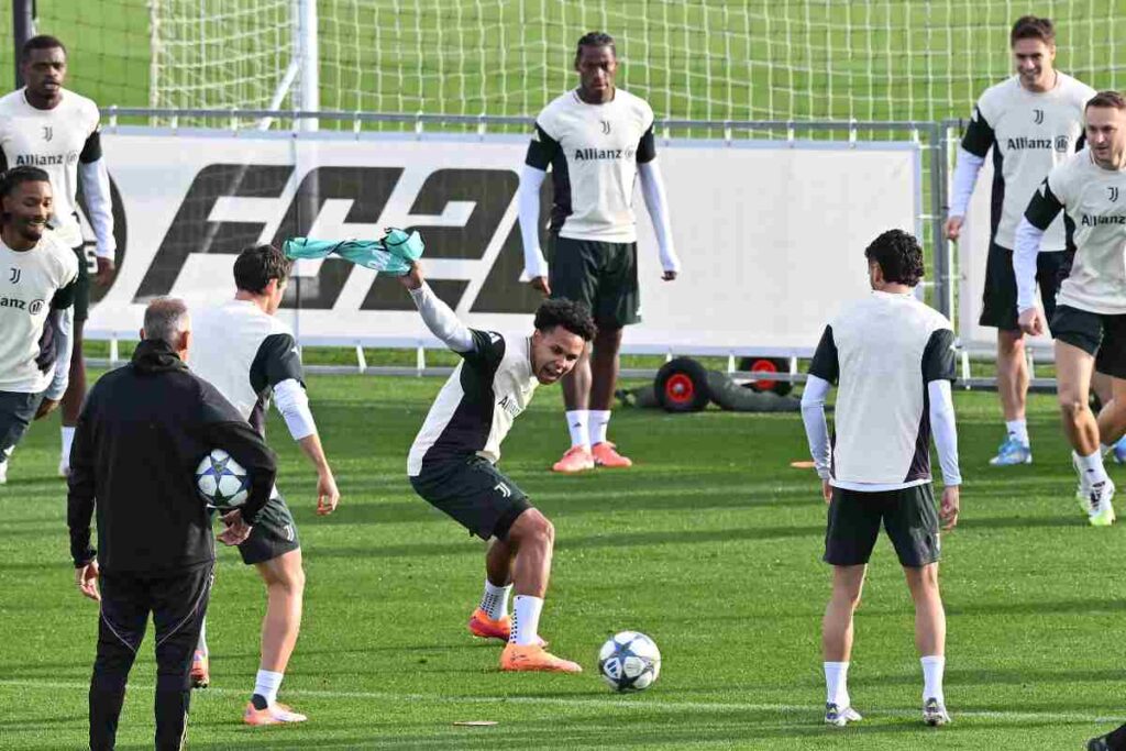 Juve in campo per la preparazione del match