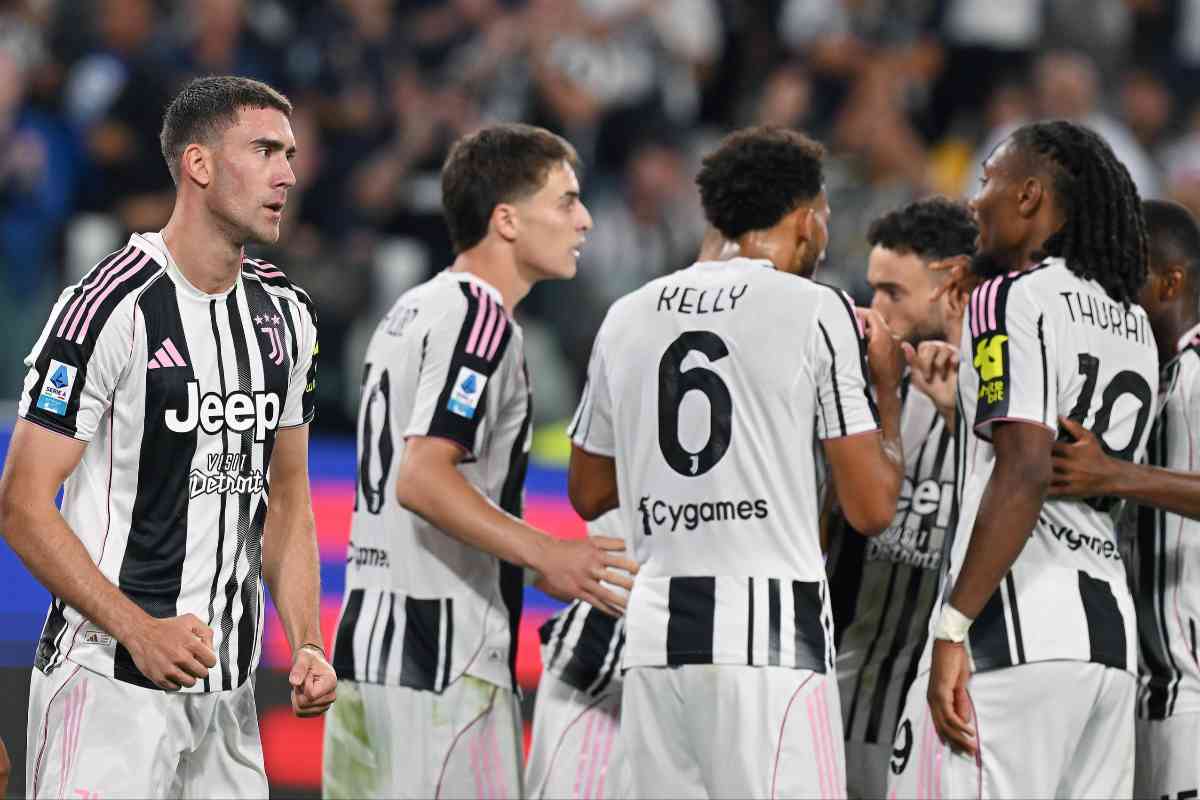 Foto di gruppo della Juventus che ritrae i giocatori durante una pausa
