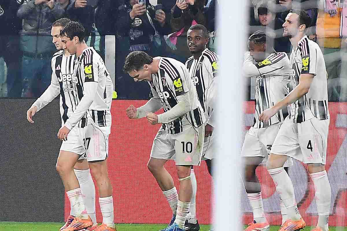 Alcuni giocatori della Juventus mentre festeggiano