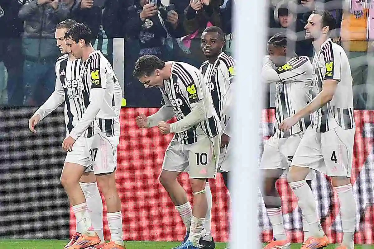 Alcuni giocatori della Juventus mentre festeggiano