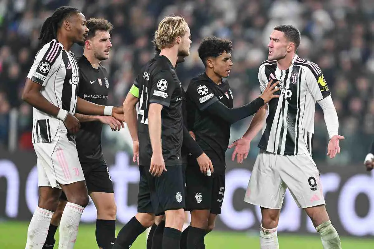 Khephren Thuram, centrocampista della Juventus, e Dusan Vlahovic, attaccante della Juventus, nel corso del match di Champions League contro lo Sporting Lisbona