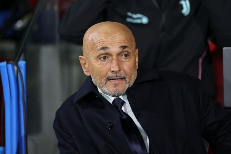 Luciano Spalletti in panchina con la Juventus durante una partita di campionato allo stadio Giovanni Zini