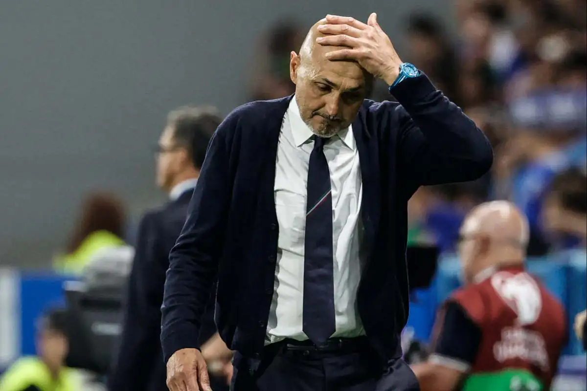 Luciano Spalletti corrucciato in panchina