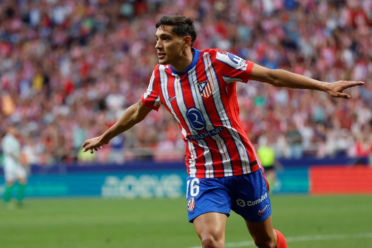 Nahuel Molina esulta dopo un gol con la maglia dell’Atletico Madrid durante una partita della Liga 2025.