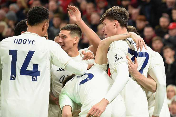 Savona in maglia Nottingham Forest