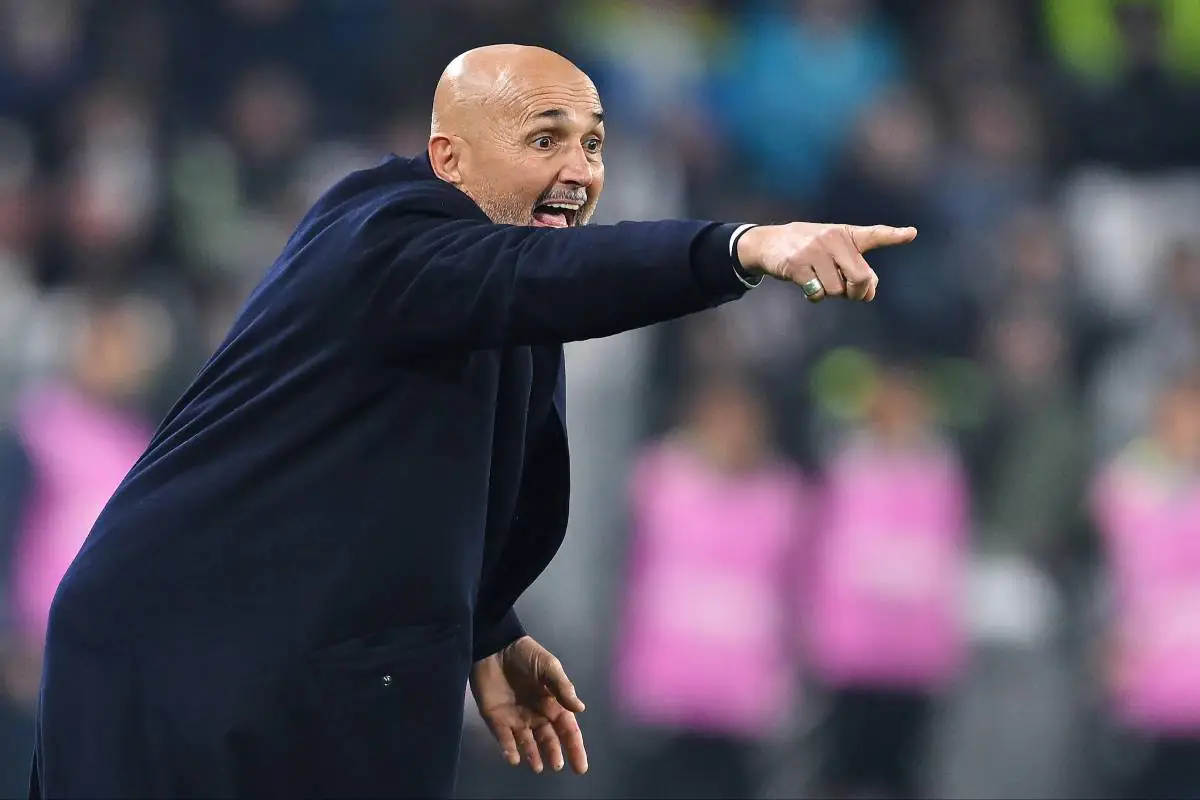 Luciano Spalletti dà delle indicazioni alla squadra durante una partita della Juventus