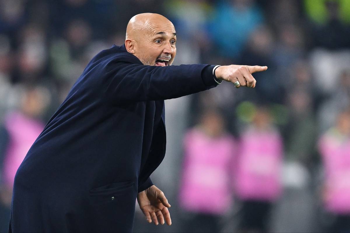 Luciano Spalletti dà indicazioni alla squadra durante una partita della Juventus all'Allianz Stadium
