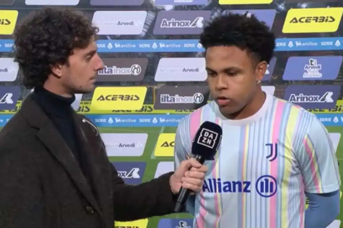 Weston McKennie durante un’intervista post partita su DAZN dopo una gara della Juventus nella stagione 2025/2026 di Serie A.