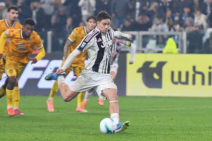 Yildiz durante il rigore all'Udines