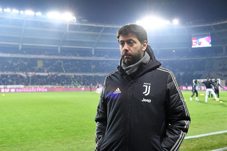 Andrea Agnelli quando era ancora ancora alla Juventus, a bordocampo.