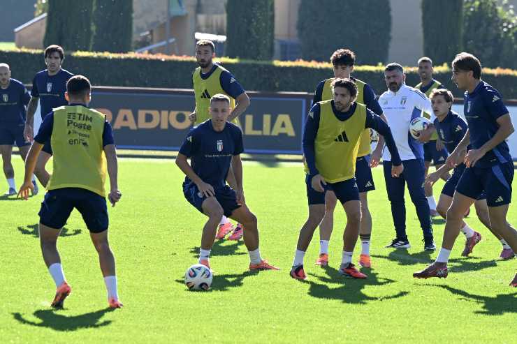 Manuel Locatelli e Davide Frattesi si allenano con la Nazionale Italiana al centro tecnico di Coverciano.