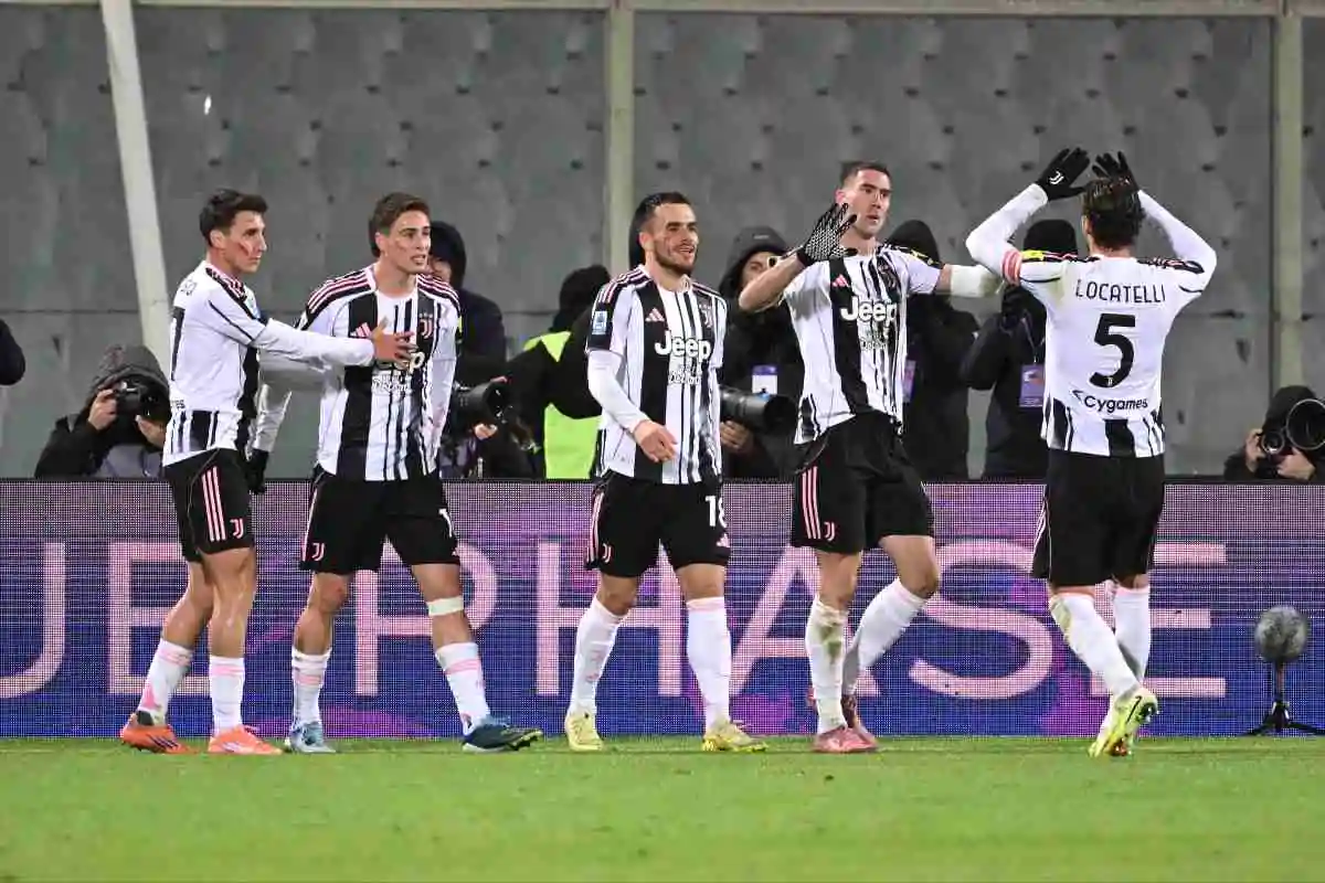 Giocatori della Juventus esultano dopo il gol segnato contro la Fiorentina nella stagione 2025.
