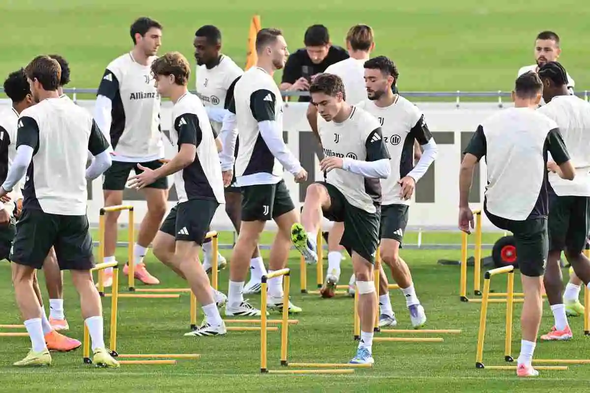I giocatori della Juventus si allenano prima di una partita