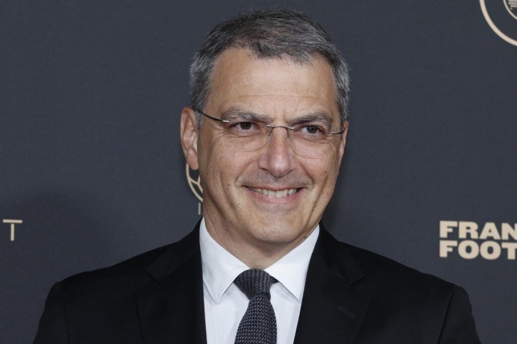 Juve, Comolli sorride ai fotografi