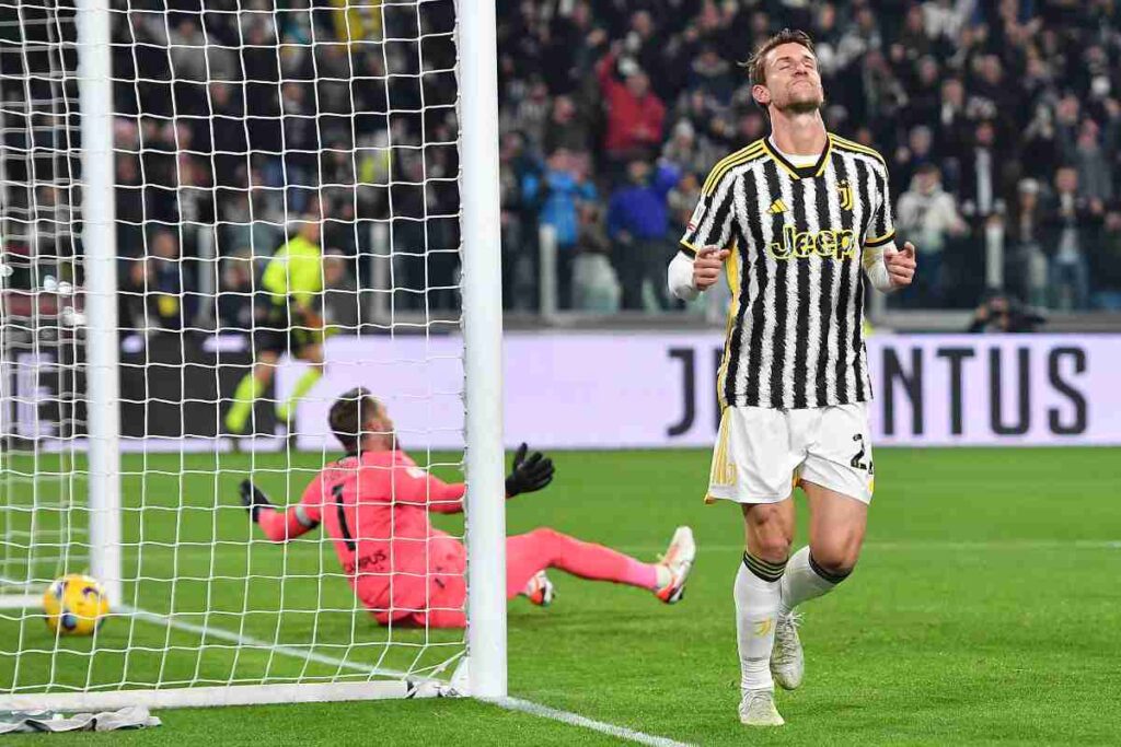 Daniele Rugani mentre corre