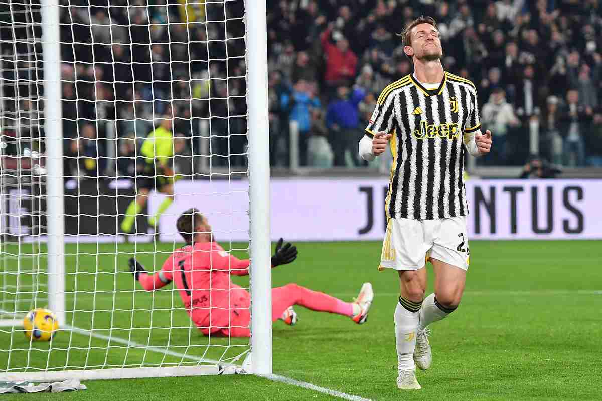 Daniele Rugani mentre corre