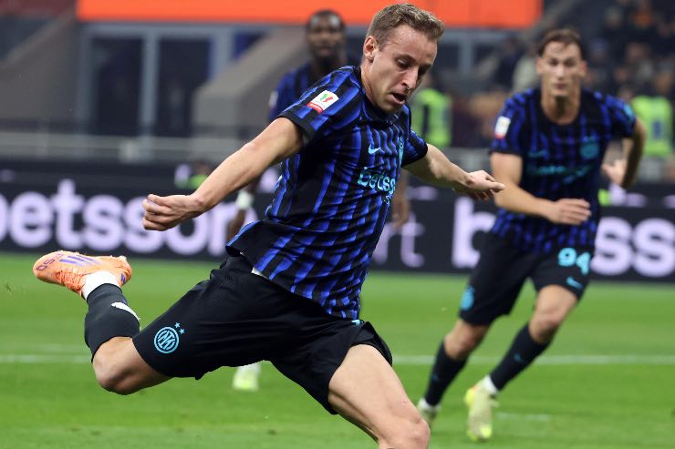 Davide Frattesi in campo contro il Venezia