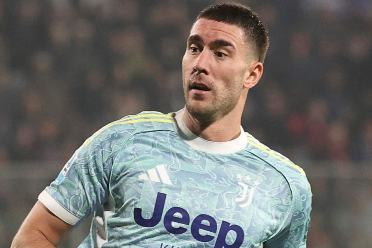 Dusan Vlahovic nella gara di Serie A 2025 contro la Cremonese