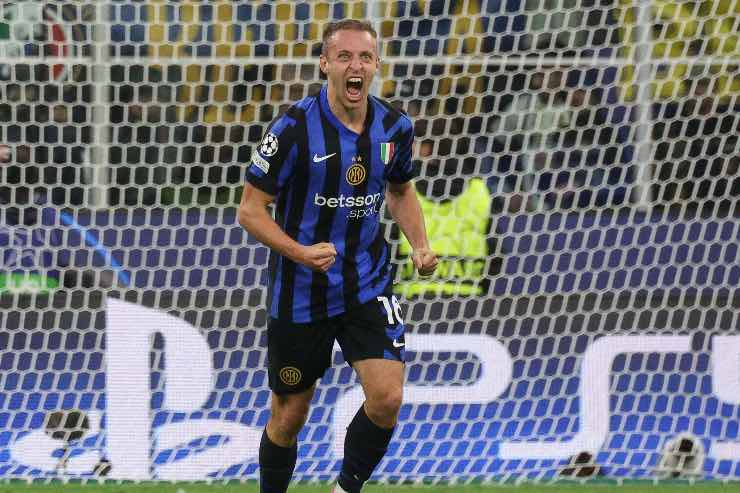 Inter, Frattesi esulta dopo il gol al Barcellona