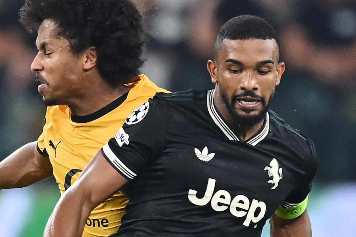 Gleison Bremer in azione con la maglia della Juventus durante una partita di Champions League all'Allianz Stadium